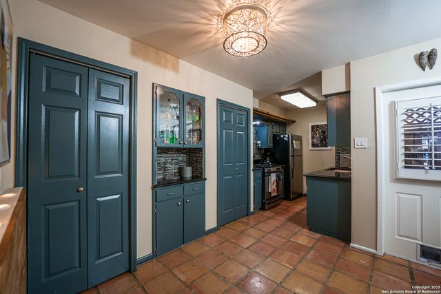 222 W Craig Pl Apt D, San Antonio, TX 78212