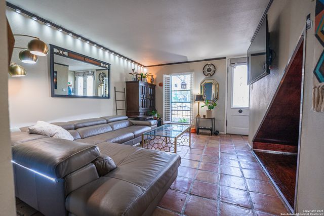 222 W Craig Pl Apt D, San Antonio, TX 78212