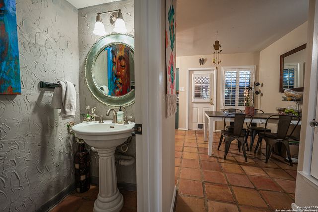 222 W Craig Pl Apt D, San Antonio, TX 78212