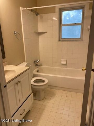 4015 Tally Ho Ct, Jeffersontown, KY 40299