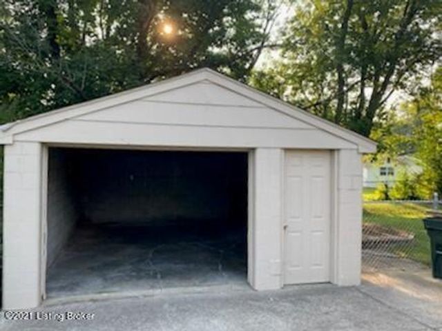 4015 Tally Ho Ct, Jeffersontown, KY 40299