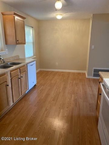 4015 Tally Ho Ct, Jeffersontown, KY 40299