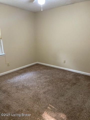 4015 Tally Ho Ct, Jeffersontown, KY 40299