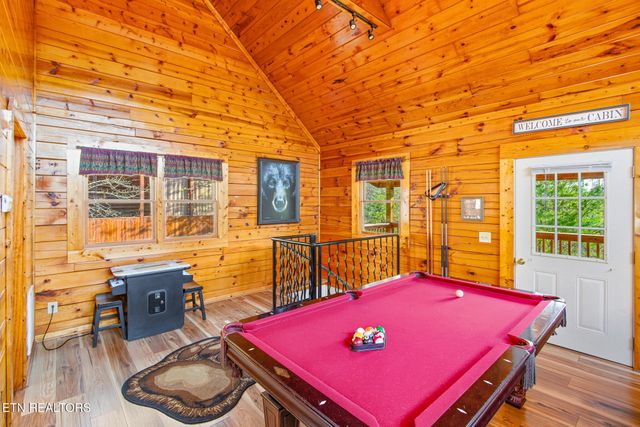 570 Country Oaks Drive, Pigeon Forge, TN 37863