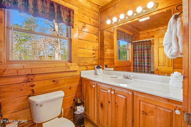 570 Country Oaks Drive, Pigeon Forge, TN 37863