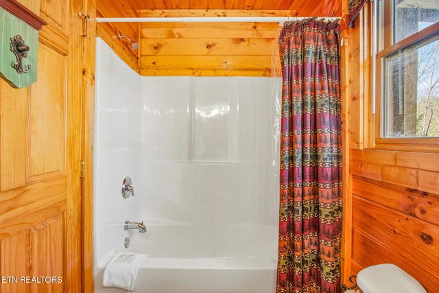 570 Country Oaks Drive, Pigeon Forge, TN 37863