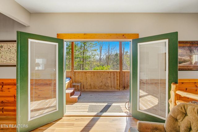 570 Country Oaks Drive, Pigeon Forge, TN 37863