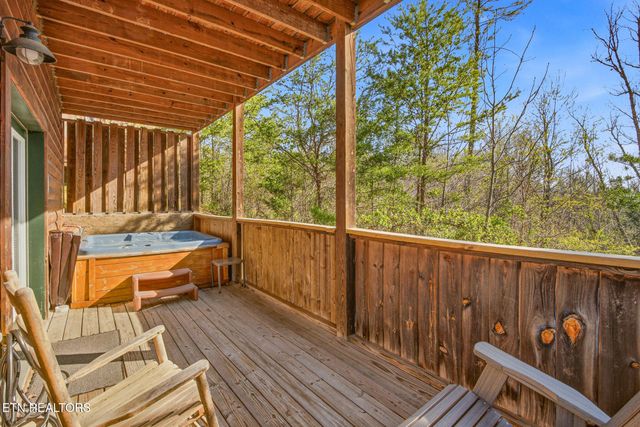 570 Country Oaks Drive, Pigeon Forge, TN 37863