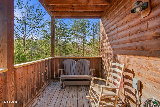570 Country Oaks Drive, Pigeon Forge, TN 37863