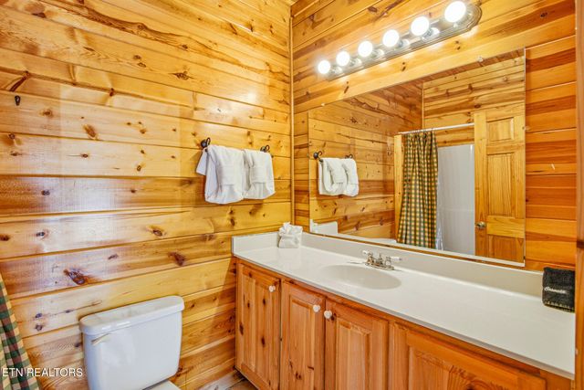 570 Country Oaks Drive, Pigeon Forge, TN 37863