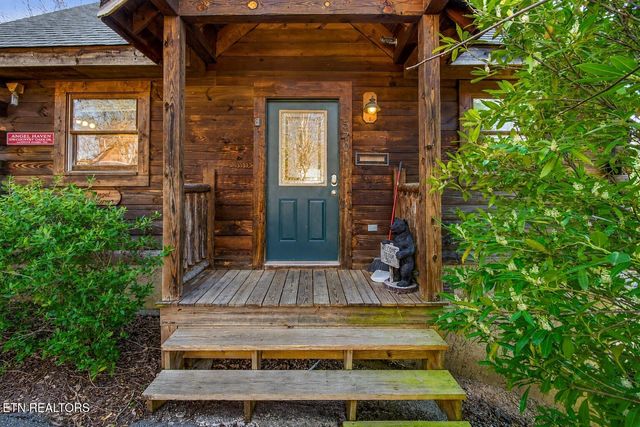 570 Country Oaks Drive, Pigeon Forge, TN 37863