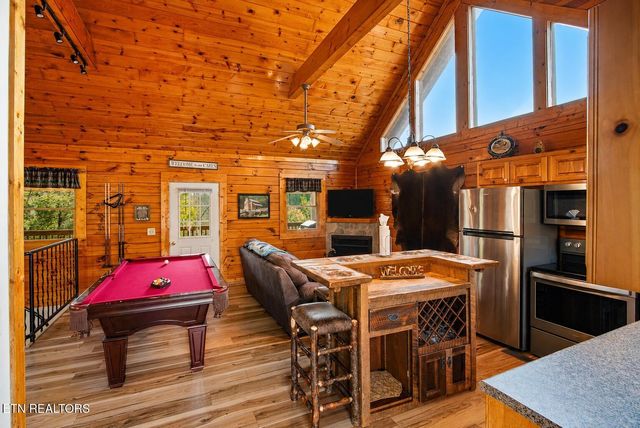 570 Country Oaks Drive, Pigeon Forge, TN 37863