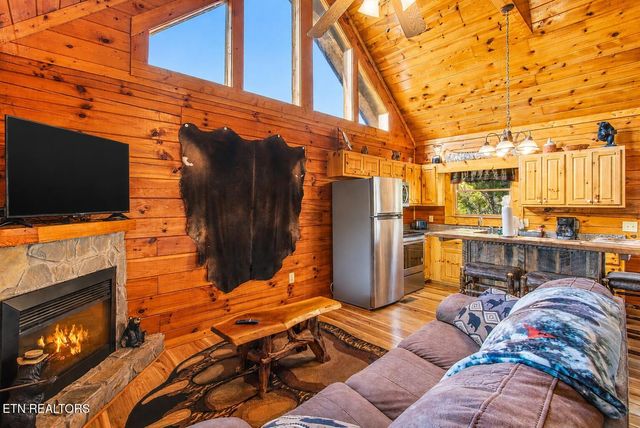 570 Country Oaks Drive, Pigeon Forge, TN 37863