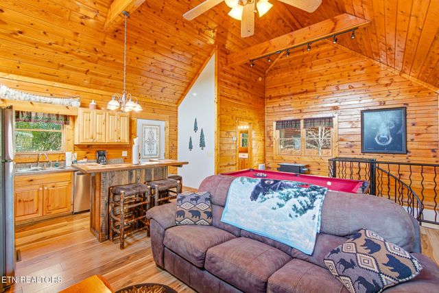 570 Country Oaks Drive, Pigeon Forge, TN 37863