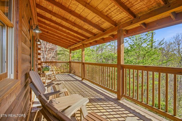 570 Country Oaks Drive, Pigeon Forge, TN 37863