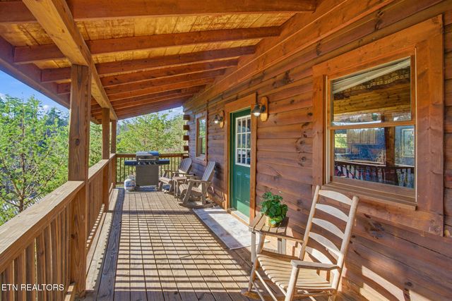 570 Country Oaks Drive, Pigeon Forge, TN 37863