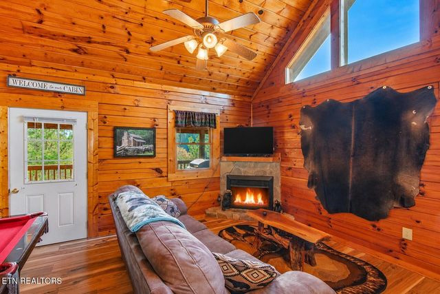 570 Country Oaks Drive, Pigeon Forge, TN 37863