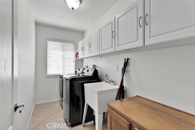 17594 Bangor, Hesperia, CA 92345