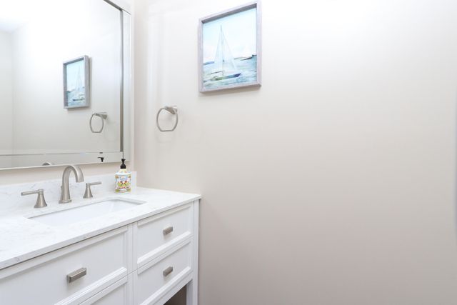 400 Seaside Lane, Juno Beach, FL 33408