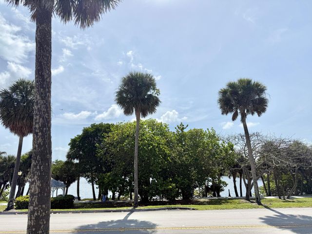 400 Seaside Lane, Juno Beach, FL 33408