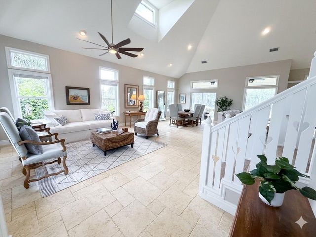 400 Seaside Lane, Juno Beach, FL 33408