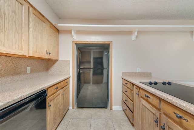 302 Manana Drive, Grand Prairie, TX 75050