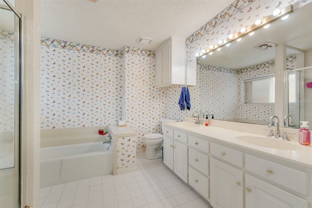 302 Manana Drive, Grand Prairie, TX 75050