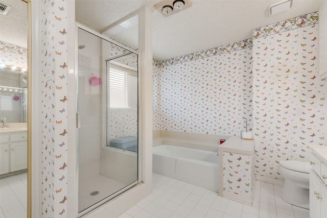 302 Manana Drive, Grand Prairie, TX 75050