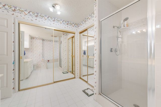 302 Manana Drive, Grand Prairie, TX 75050