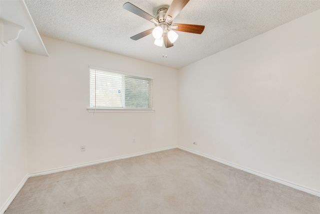 302 Manana Drive, Grand Prairie, TX 75050
