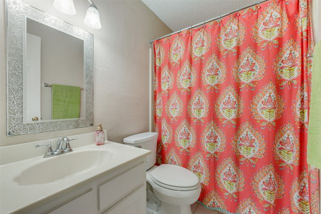 302 Manana Drive, Grand Prairie, TX 75050