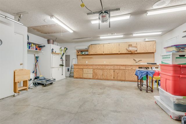 302 Manana Drive, Grand Prairie, TX 75050