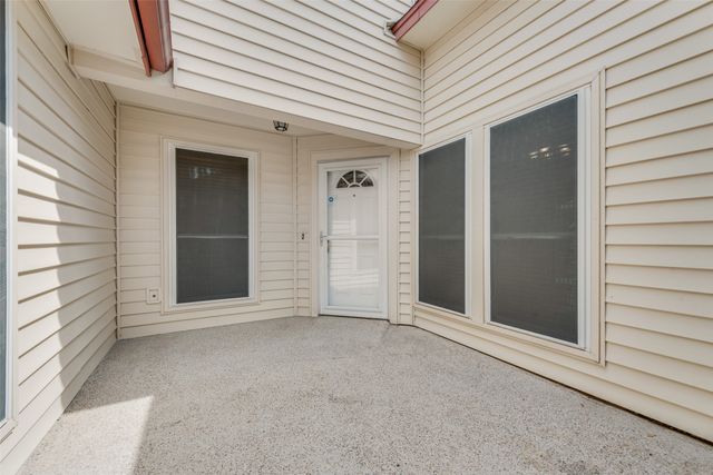 302 Manana Drive, Grand Prairie, TX 75050