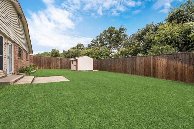 302 Manana Drive, Grand Prairie, TX 75050