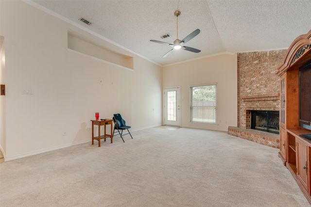 302 Manana Drive, Grand Prairie, TX 75050