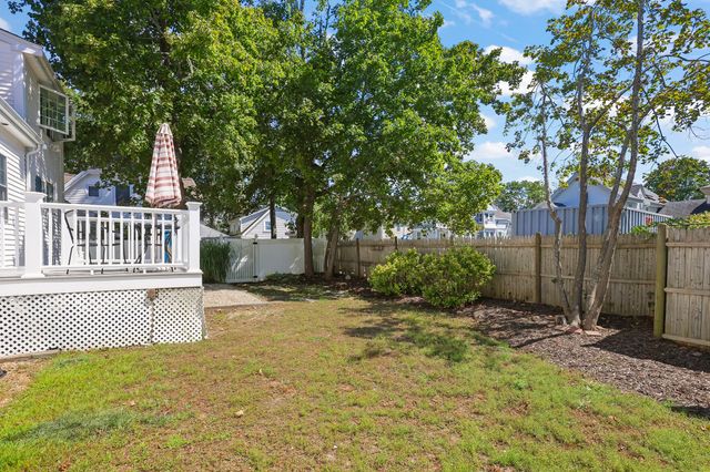 2 Rosemary Ln A, Wareham, MA 02571