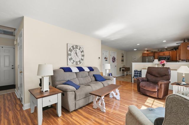 2 Rosemary Ln A, Wareham, MA 02571