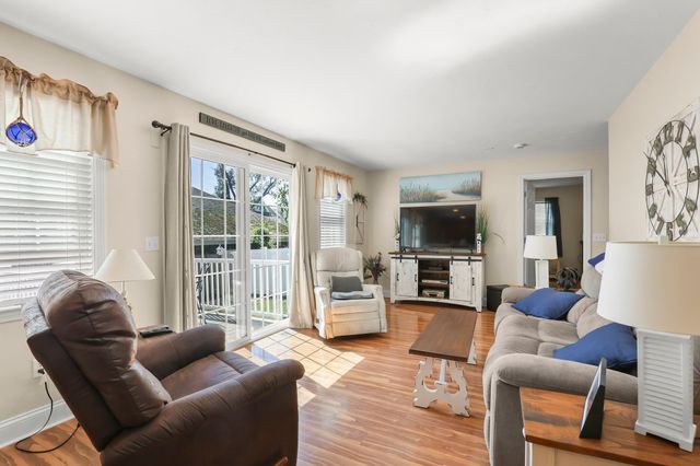 2 Rosemary Ln A, Wareham, MA 02571