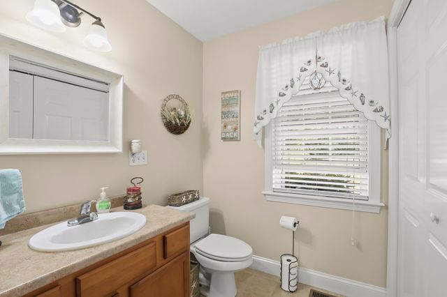 2 Rosemary Ln A, Wareham, MA 02571