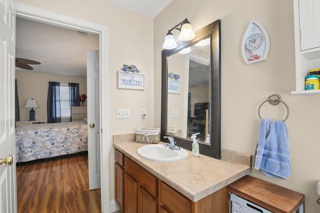 2 Rosemary Ln A, Wareham, MA 02571