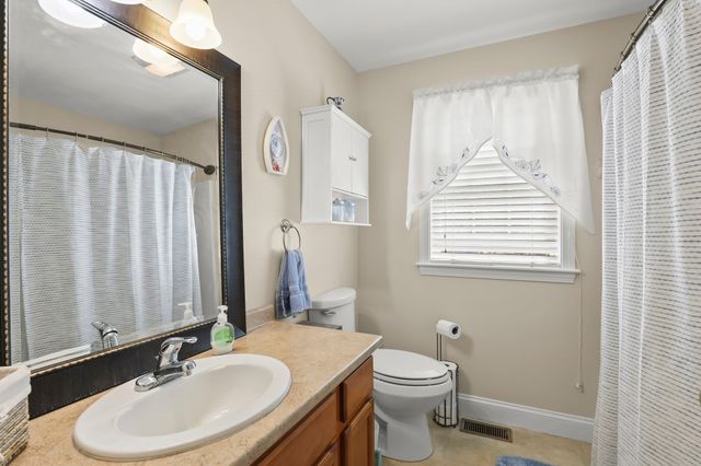 2 Rosemary Ln A, Wareham, MA 02571