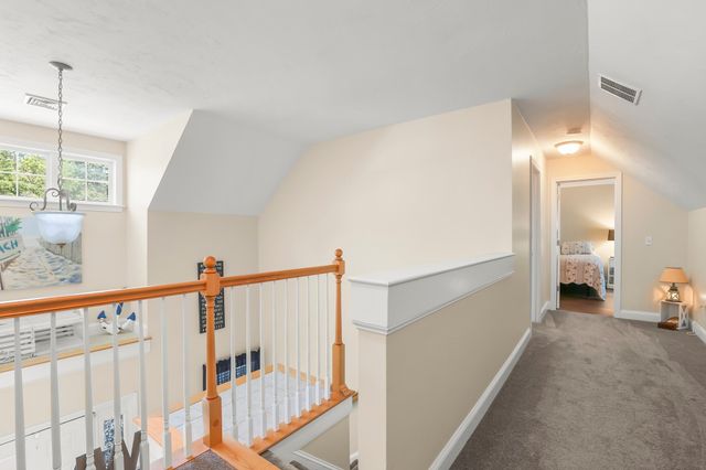 2 Rosemary Ln A, Wareham, MA 02571