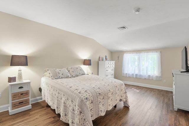 2 Rosemary Ln A, Wareham, MA 02571