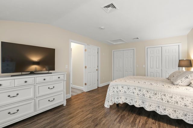 2 Rosemary Ln A, Wareham, MA 02571