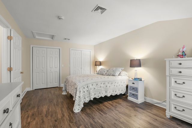 2 Rosemary Ln A, Wareham, MA 02571