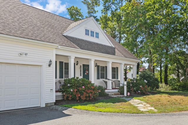 2 Rosemary Ln A, Wareham, MA 02571
