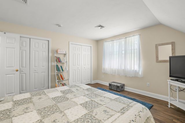2 Rosemary Ln A, Wareham, MA 02571