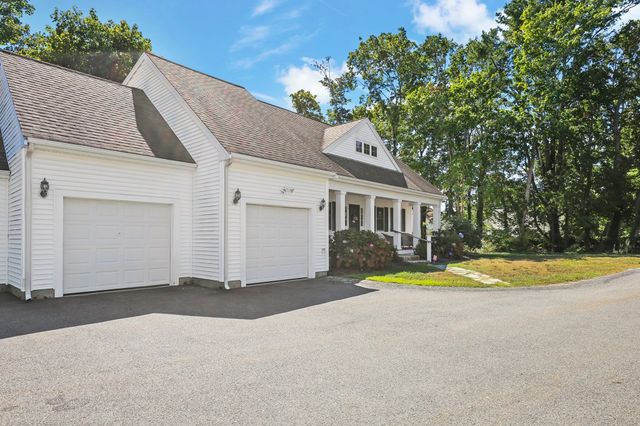 2 Rosemary Ln A, Wareham, MA 02571