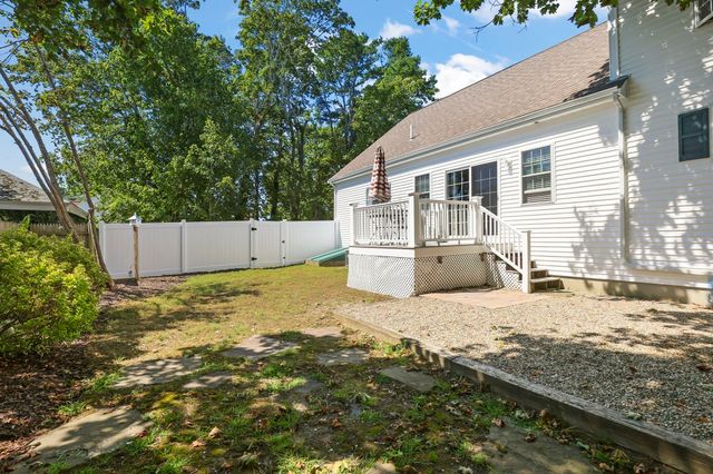 2 Rosemary Ln A, Wareham, MA 02571