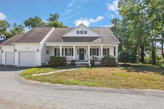 2 Rosemary Ln A, Wareham, MA 02571